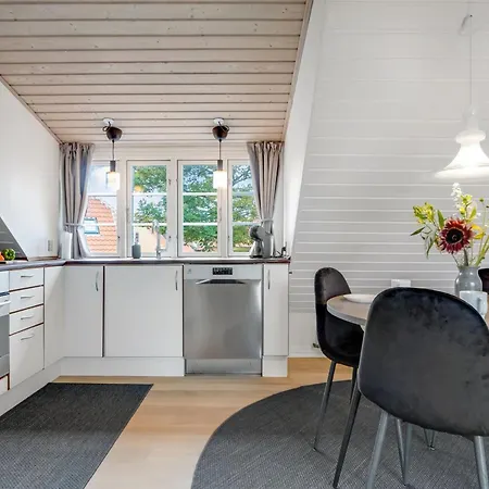 Edel - 250m From The Sea By Interhome *