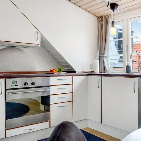 Edel - 250m From The Sea By Interhome